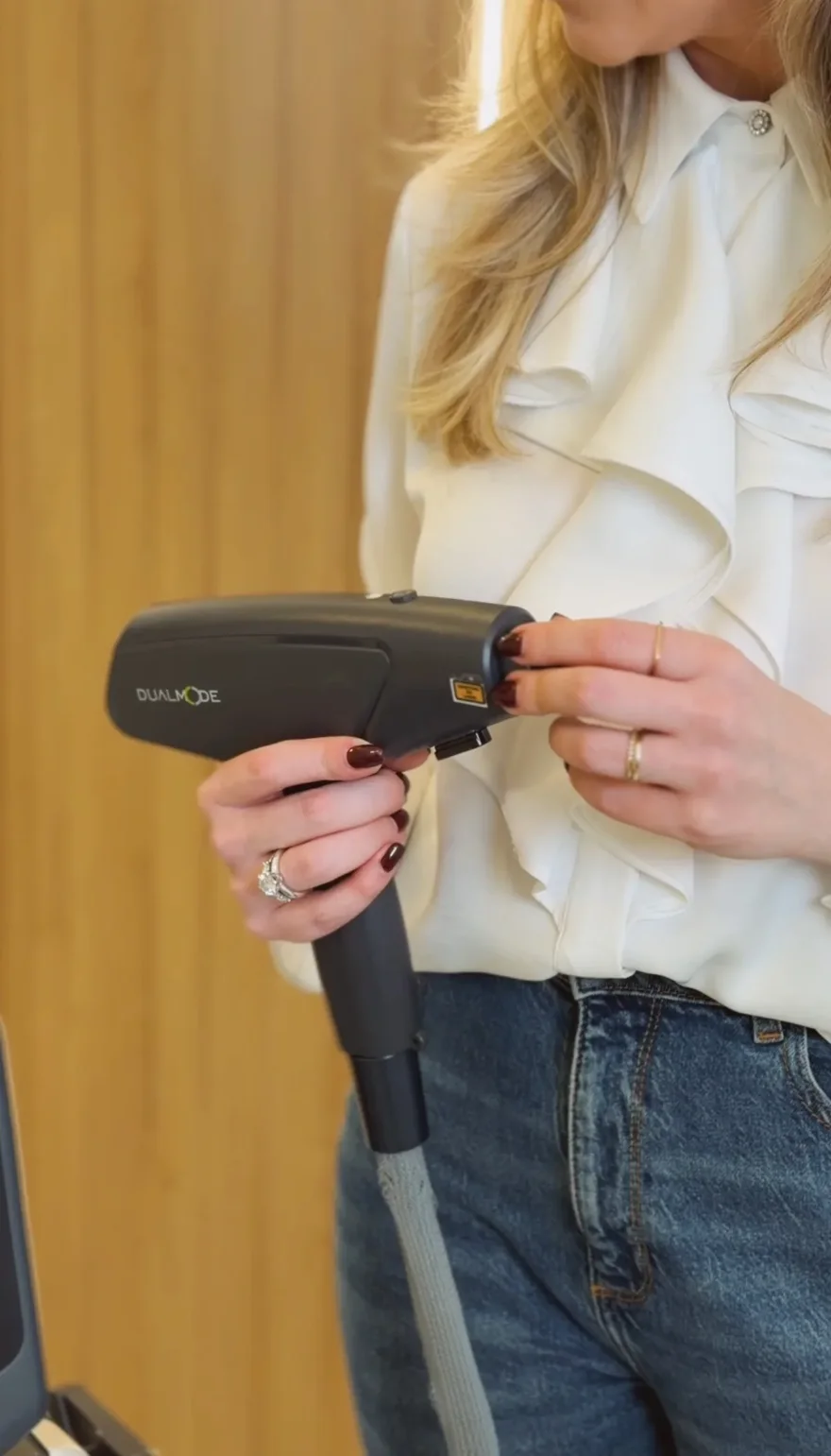Dispositivo de laser fracionado DualMode usado na clínica